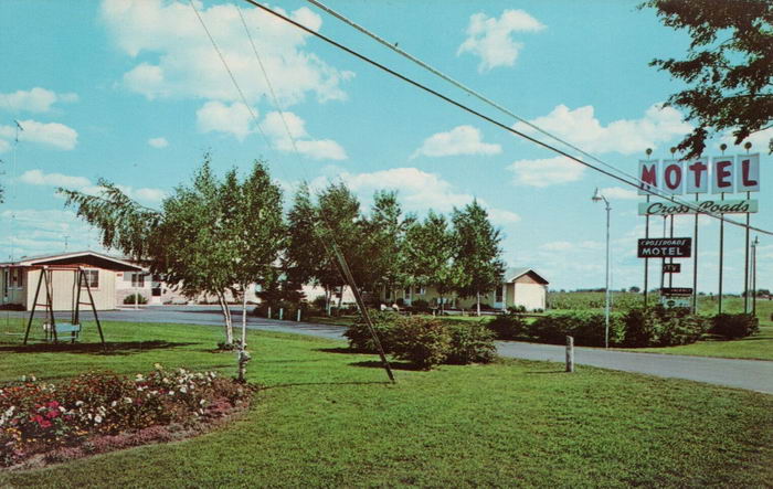 Crossroads Motel - Old Postcard Photo (newer photo)